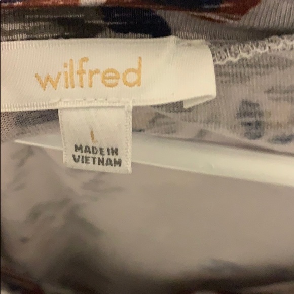 💕2 for $15💕Wilfred floral long sleeve shirt - Picture 3 of 3